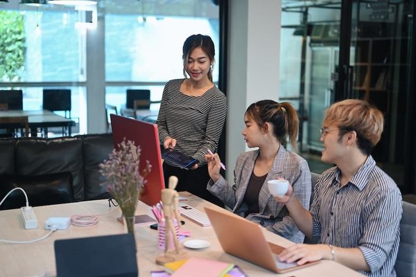 Agence no code en suisse : les avantages de collaborer avec elle