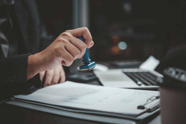 Traduction certifiée de factures en un clic