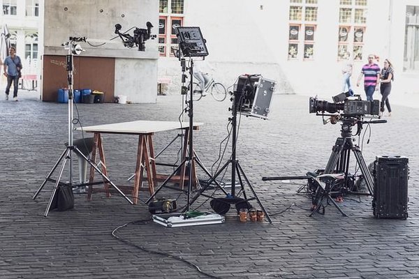 Quelles sont les raisons d'opter pour la location de matériel audiovisuel pour un événement ?